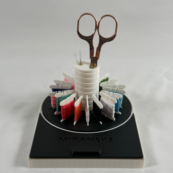 Multi-Color Thread Organizer with Scissors - Picture 1 of 8